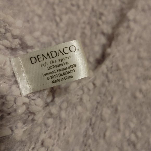 NWOT DEMDACO Giving Shawl OS - Picture 6 of 12